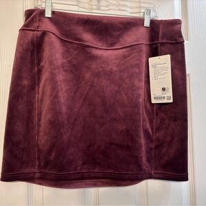 Lululemon scuba HR velvet mini skirt Garnet size XL NWT✅